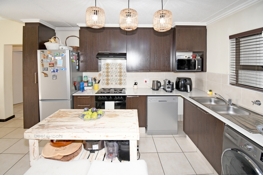 To Let 2 Bedroom Property for Rent in Lonehill Gauteng