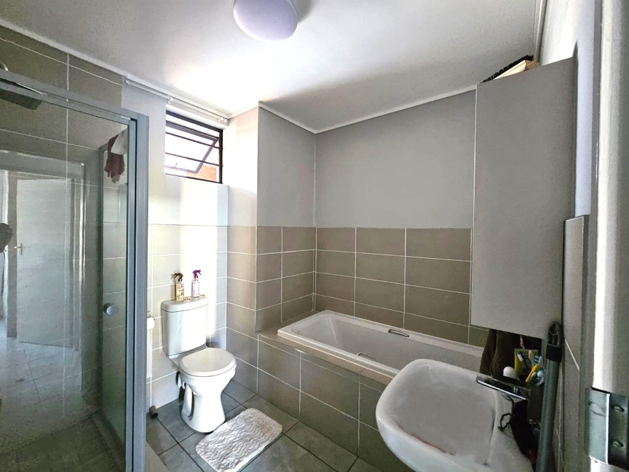 2 Bedroom Property for Sale in Amberfield Gauteng