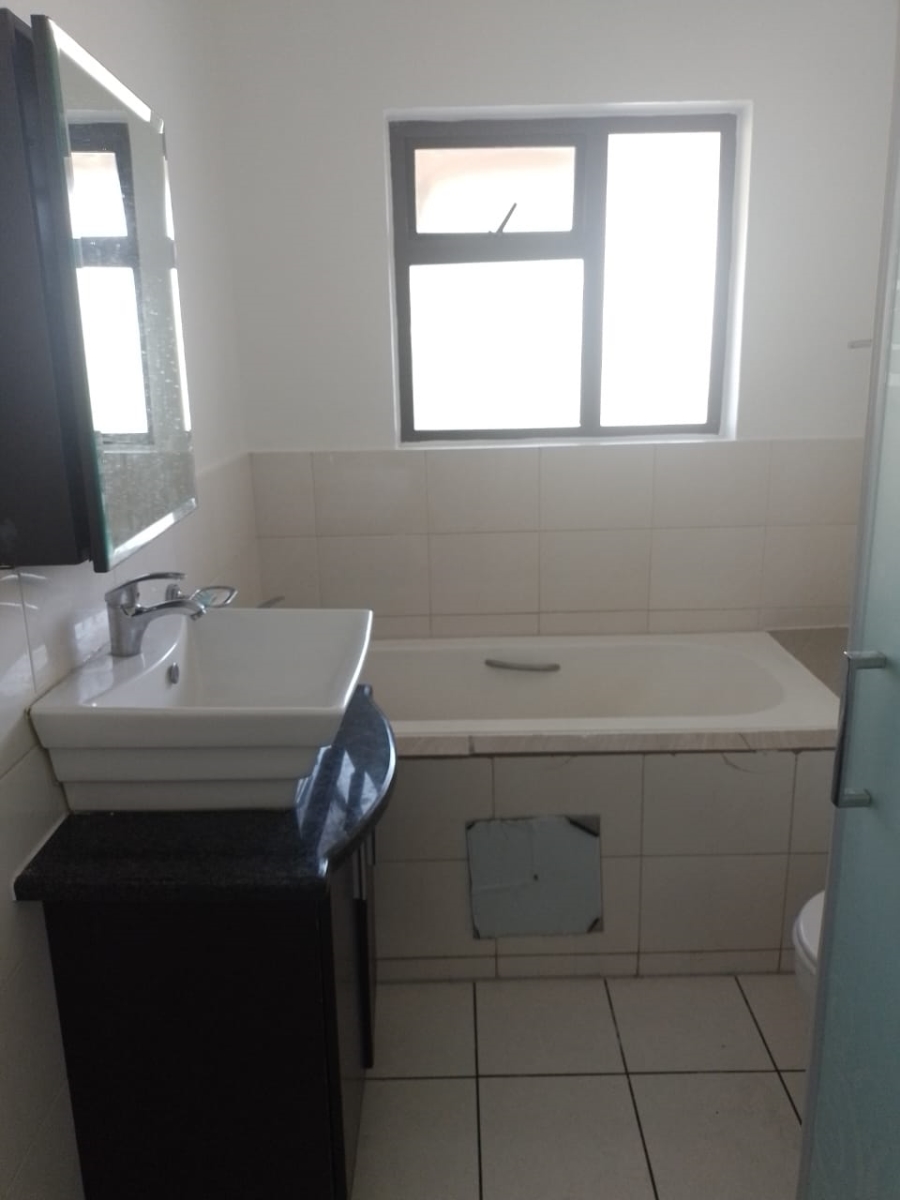 To Let 2 Bedroom Property for Rent in Noordwyk Gauteng