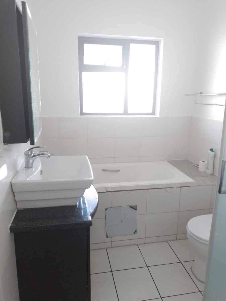 To Let 2 Bedroom Property for Rent in Noordwyk Gauteng