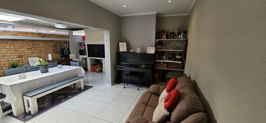 3 Bedroom Property for Sale in New Redruth Gauteng