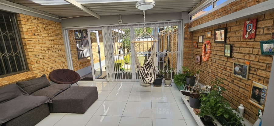 3 Bedroom Property for Sale in New Redruth Gauteng