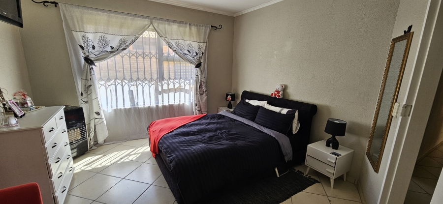 3 Bedroom Property for Sale in New Redruth Gauteng