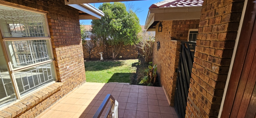 3 Bedroom Property for Sale in New Redruth Gauteng