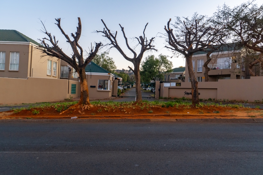 2 Bedroom Property for Sale in Weltevreden Park Gauteng
