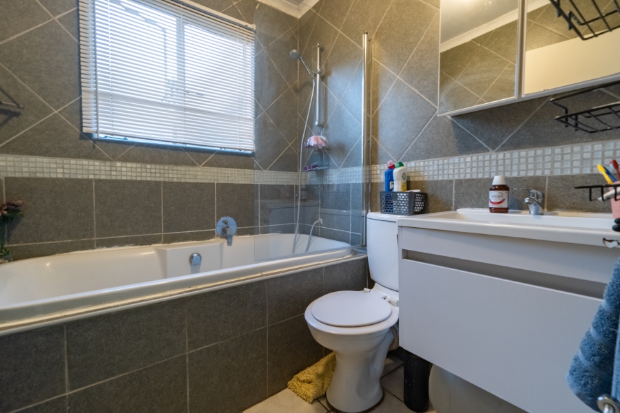 2 Bedroom Property for Sale in Weltevreden Park Gauteng