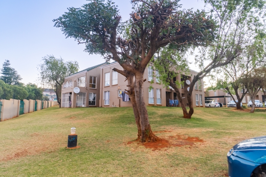 2 Bedroom Property for Sale in Weltevreden Park Gauteng
