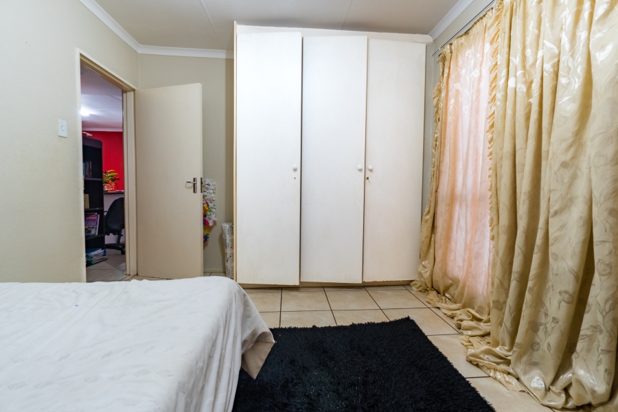 2 Bedroom Property for Sale in Weltevreden Park Gauteng