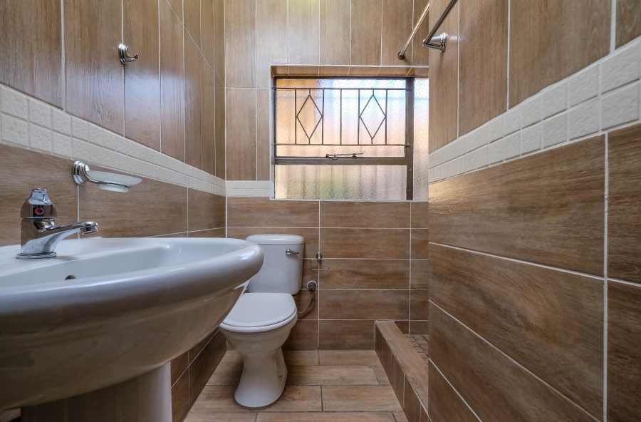 To Let 5 Bedroom Property for Rent in Chancliff Ridge Gauteng