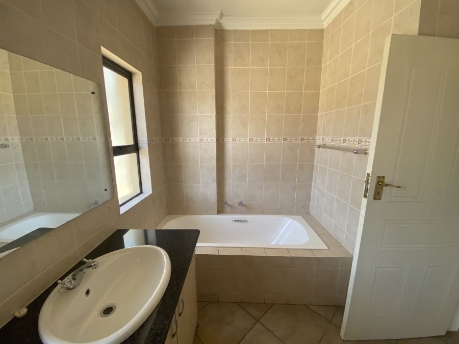 3 Bedroom Property for Sale in Glen Erasmia Gauteng