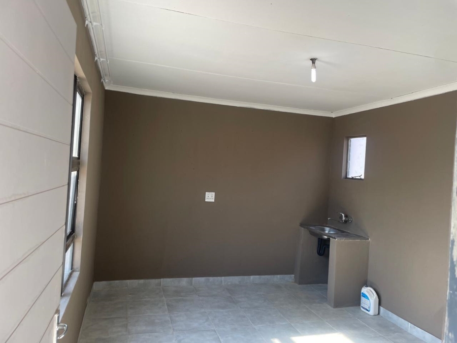 To Let 1 Bedroom Property for Rent in Roodekop Gauteng