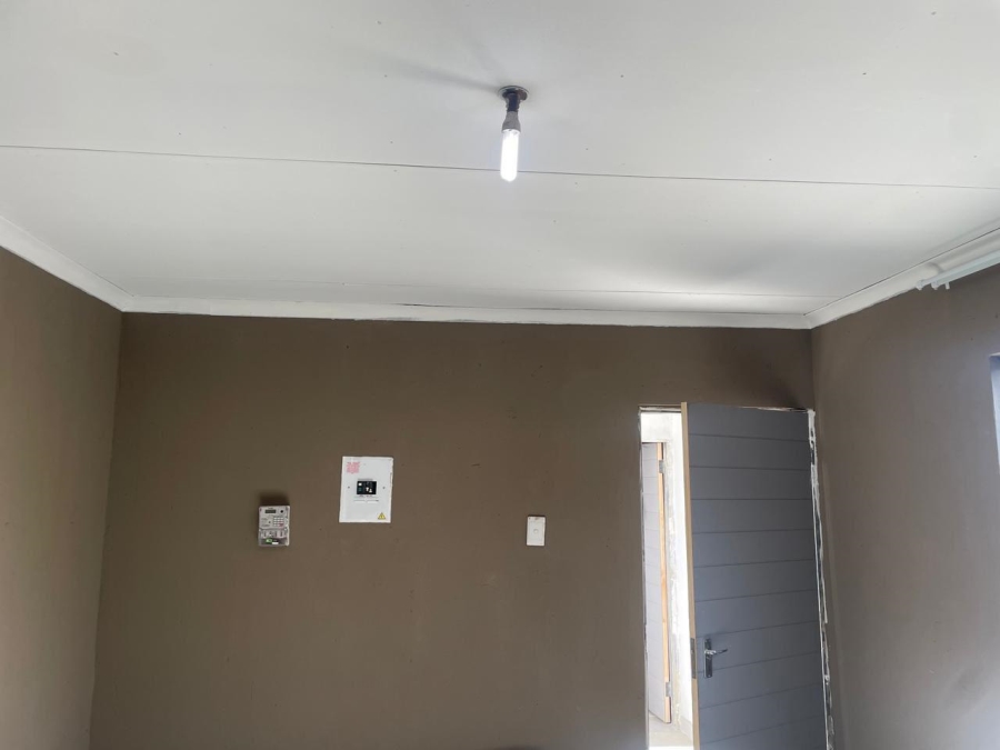 To Let 1 Bedroom Property for Rent in Roodekop Gauteng