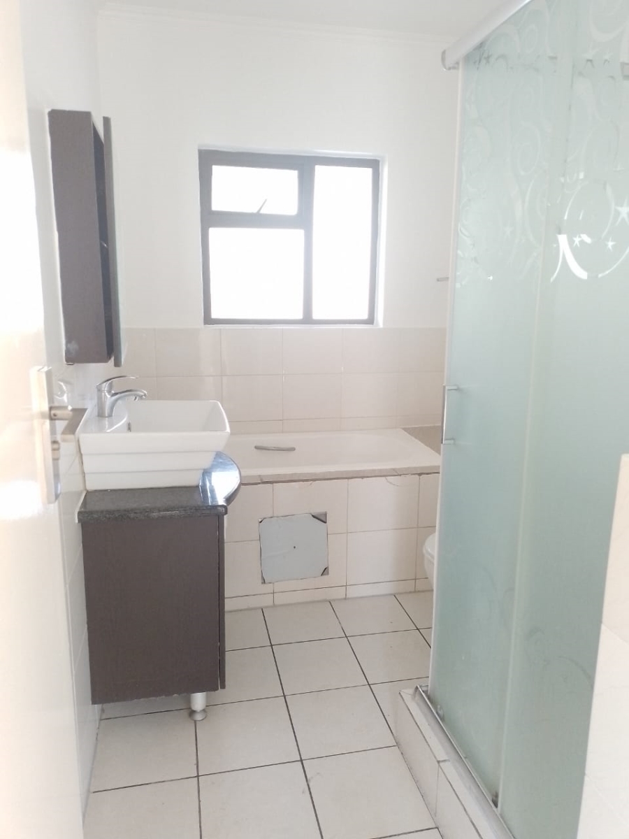 2 Bedroom Property for Sale in Noordwyk Gauteng