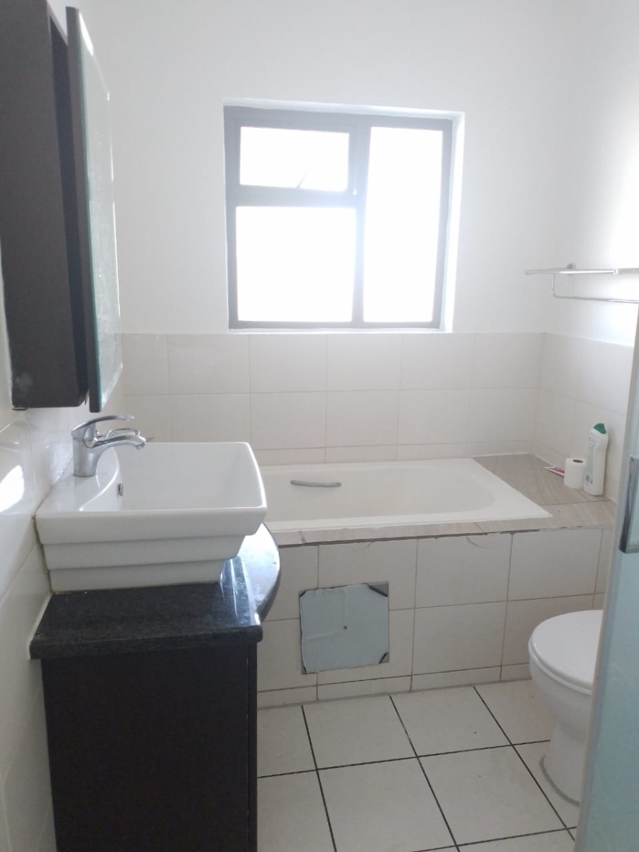 2 Bedroom Property for Sale in Noordwyk Gauteng