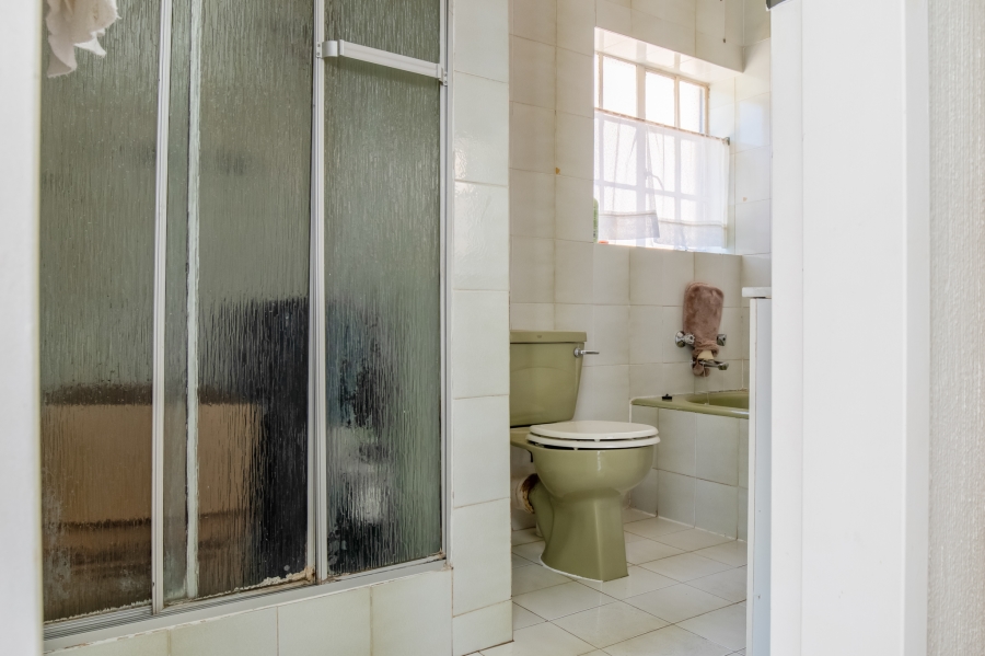To Let 4 Bedroom Property for Rent in Wilro Park Gauteng