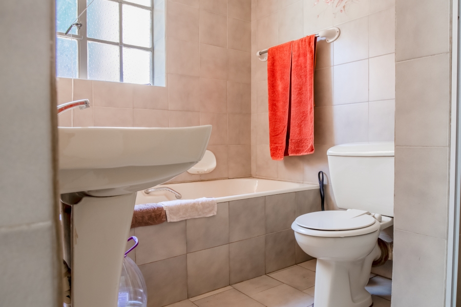 To Let 4 Bedroom Property for Rent in Wilro Park Gauteng