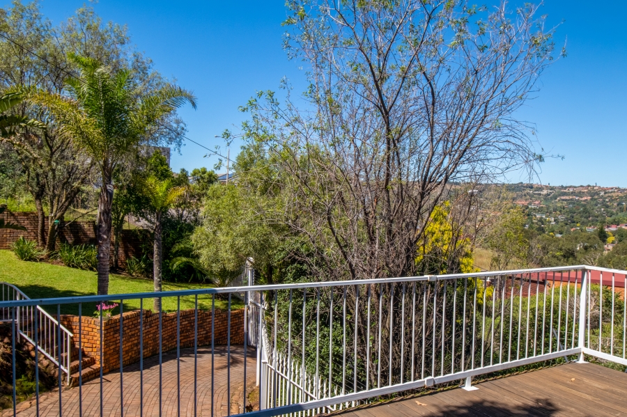 To Let 4 Bedroom Property for Rent in Wilro Park Gauteng