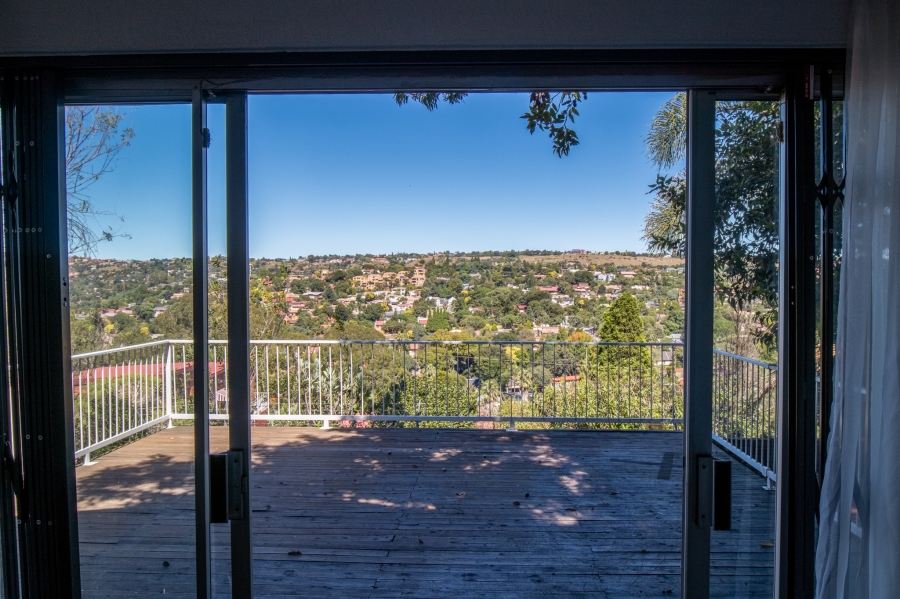 To Let 4 Bedroom Property for Rent in Wilro Park Gauteng
