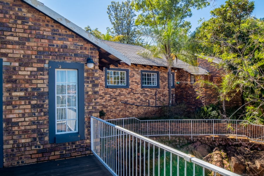 To Let 4 Bedroom Property for Rent in Wilro Park Gauteng