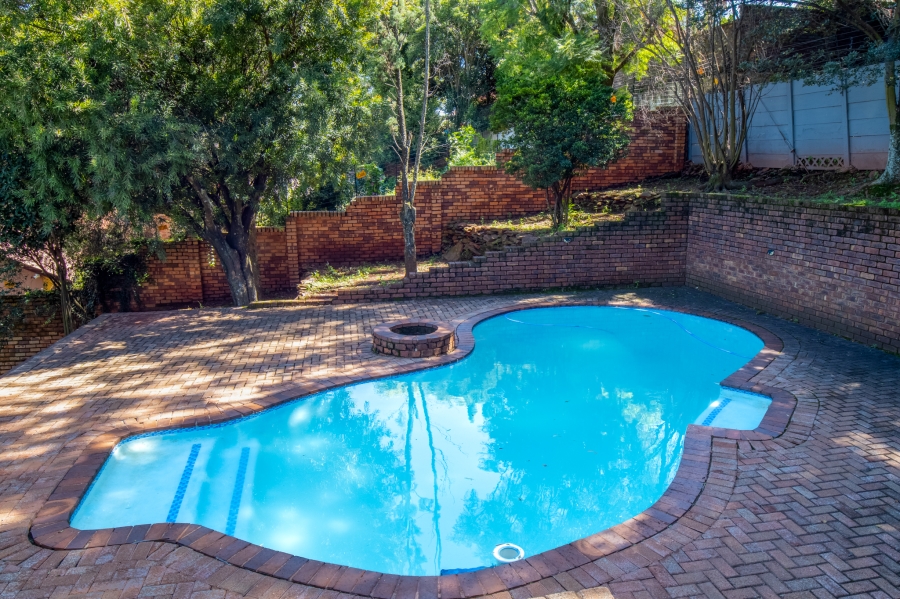 To Let 4 Bedroom Property for Rent in Wilro Park Gauteng