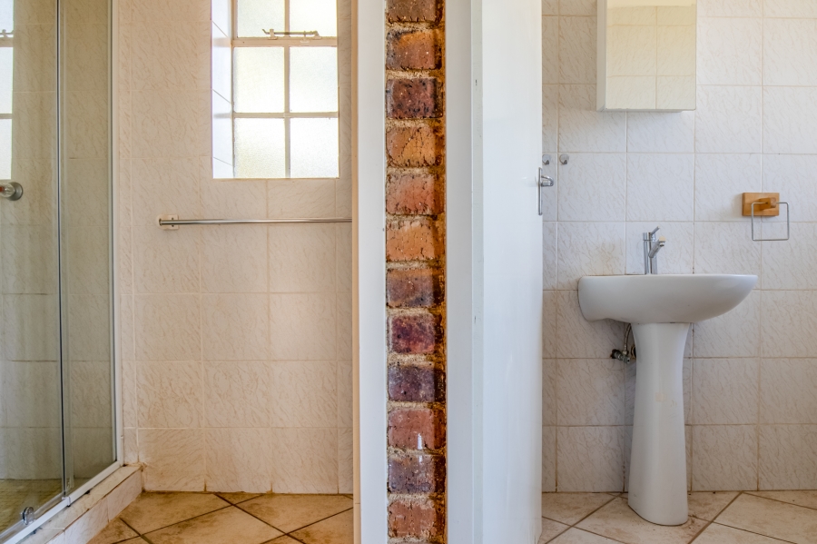 To Let 4 Bedroom Property for Rent in Wilro Park Gauteng