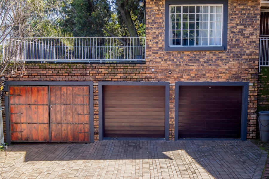 To Let 4 Bedroom Property for Rent in Wilro Park Gauteng
