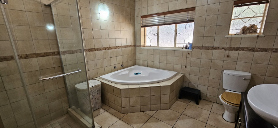 3 Bedroom Property for Sale in New Redruth Gauteng