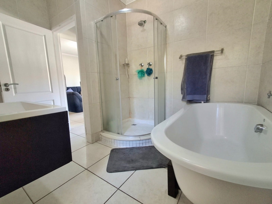 2 Bedroom Property for Sale in Greenstone Hill Gauteng