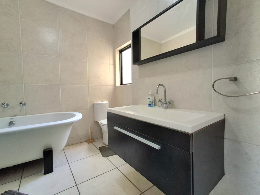 2 Bedroom Property for Sale in Greenstone Hill Gauteng