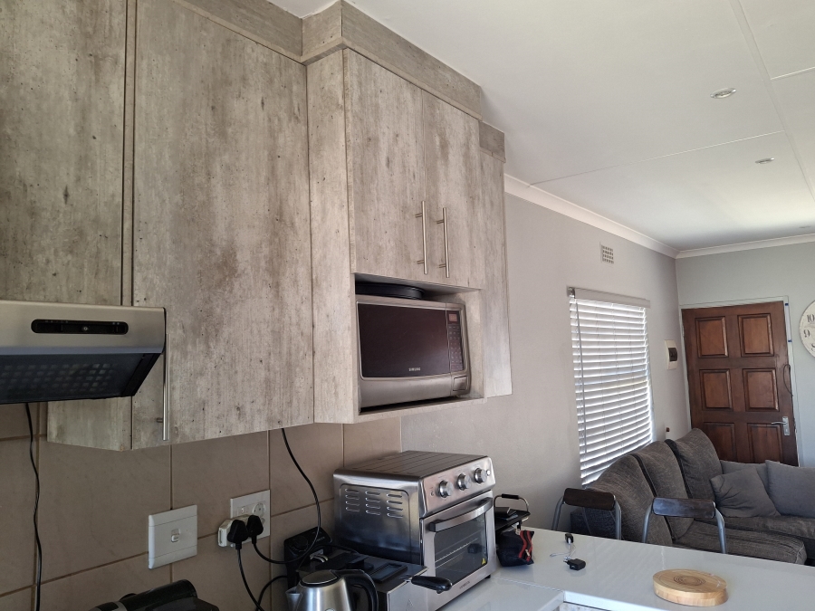 3 Bedroom Property for Sale in Clayville Gauteng