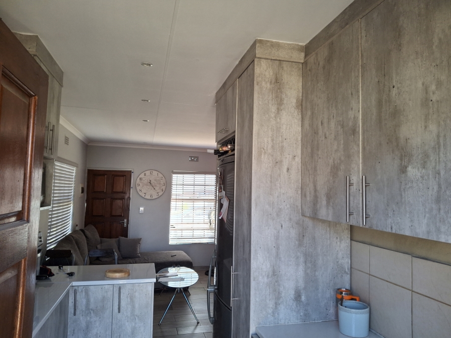 3 Bedroom Property for Sale in Clayville Gauteng