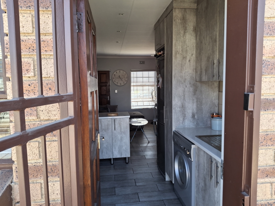 3 Bedroom Property for Sale in Clayville Gauteng