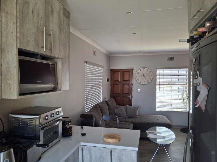 3 Bedroom Property for Sale in Clayville Gauteng