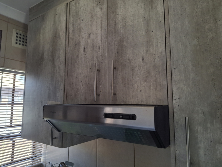 3 Bedroom Property for Sale in Clayville Gauteng