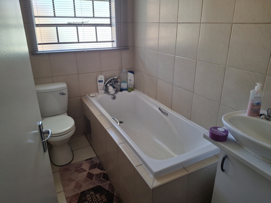 3 Bedroom Property for Sale in Clayville Gauteng
