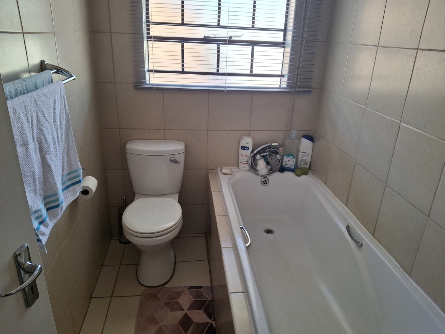 3 Bedroom Property for Sale in Clayville Gauteng