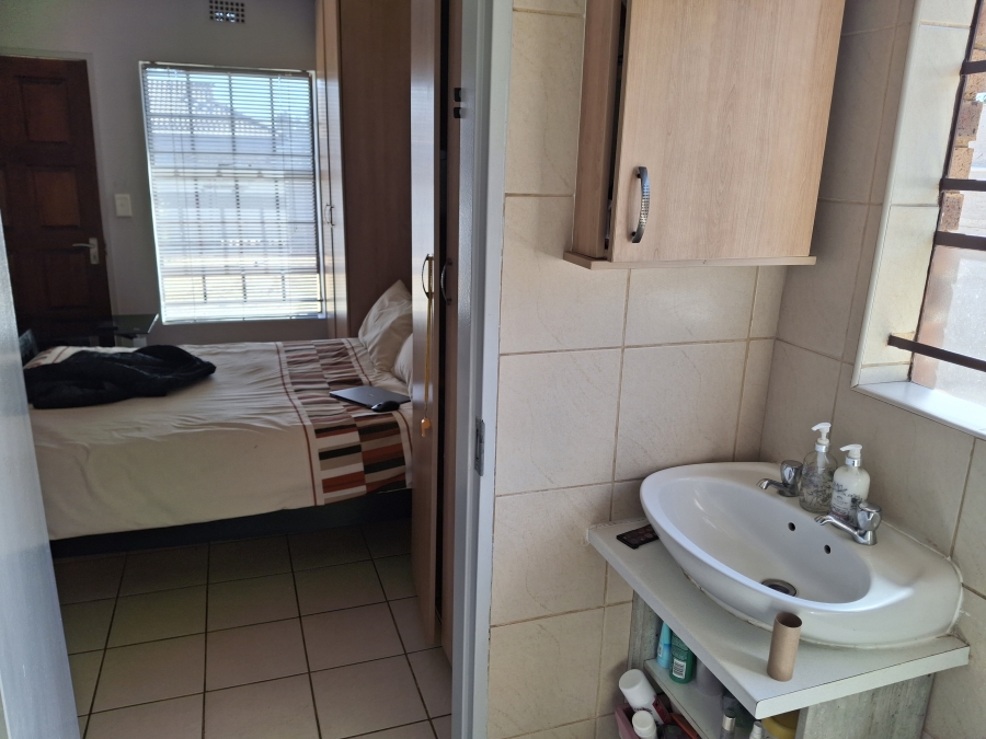 3 Bedroom Property for Sale in Clayville Gauteng