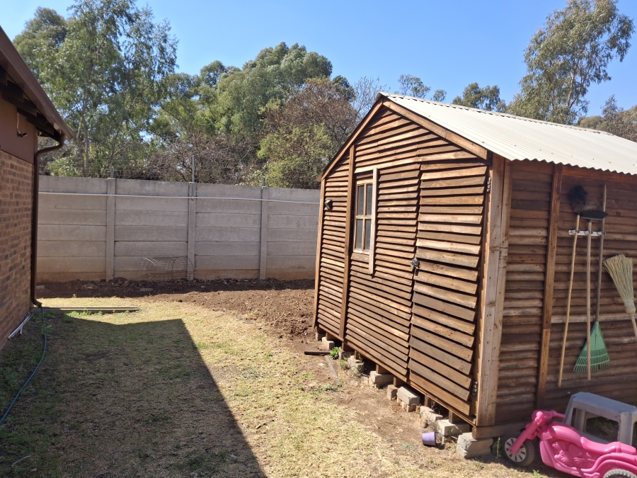 3 Bedroom Property for Sale in Clayville Gauteng