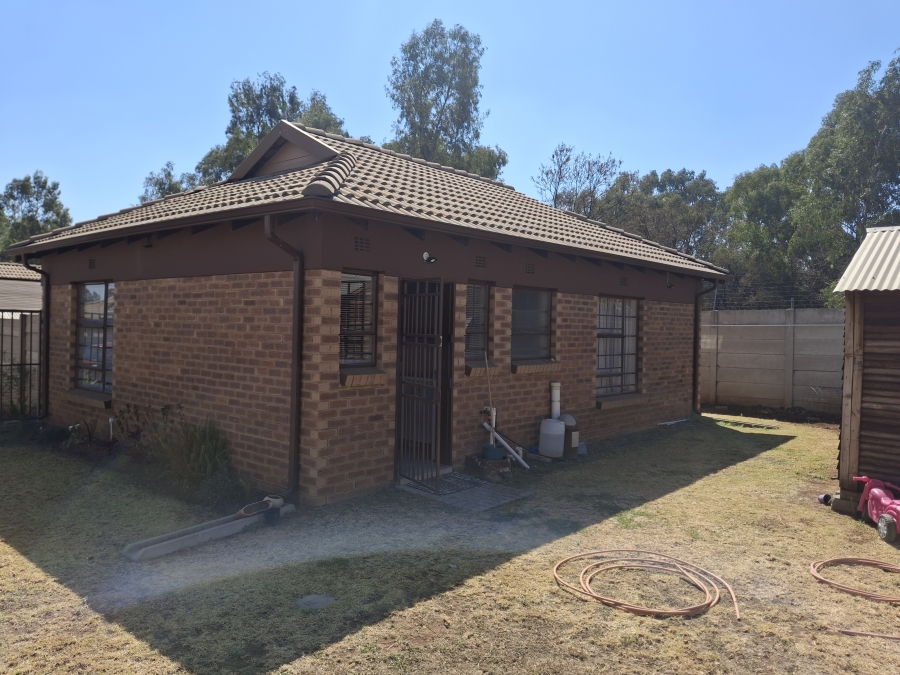 3 Bedroom Property for Sale in Clayville Gauteng