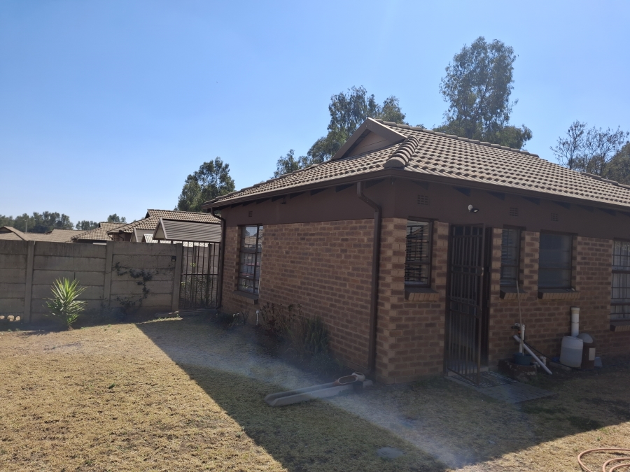 3 Bedroom Property for Sale in Clayville Gauteng