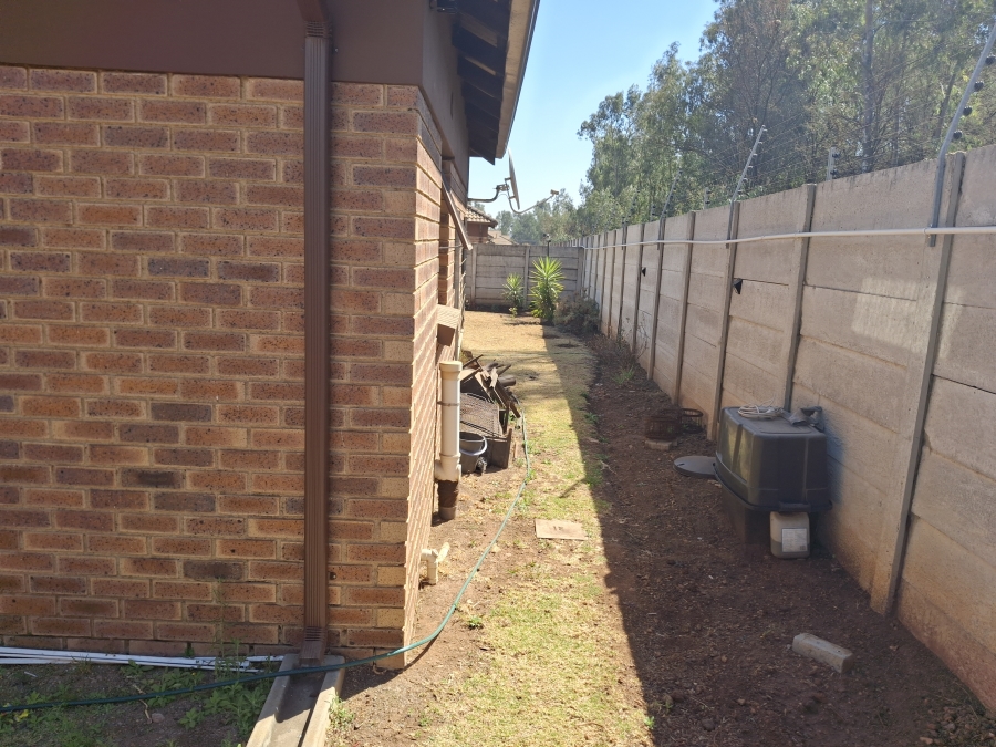3 Bedroom Property for Sale in Clayville Gauteng