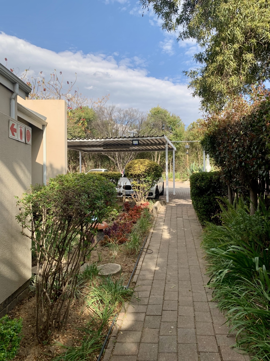 2 Bedroom Property for Sale in Fourways Gardens Gauteng