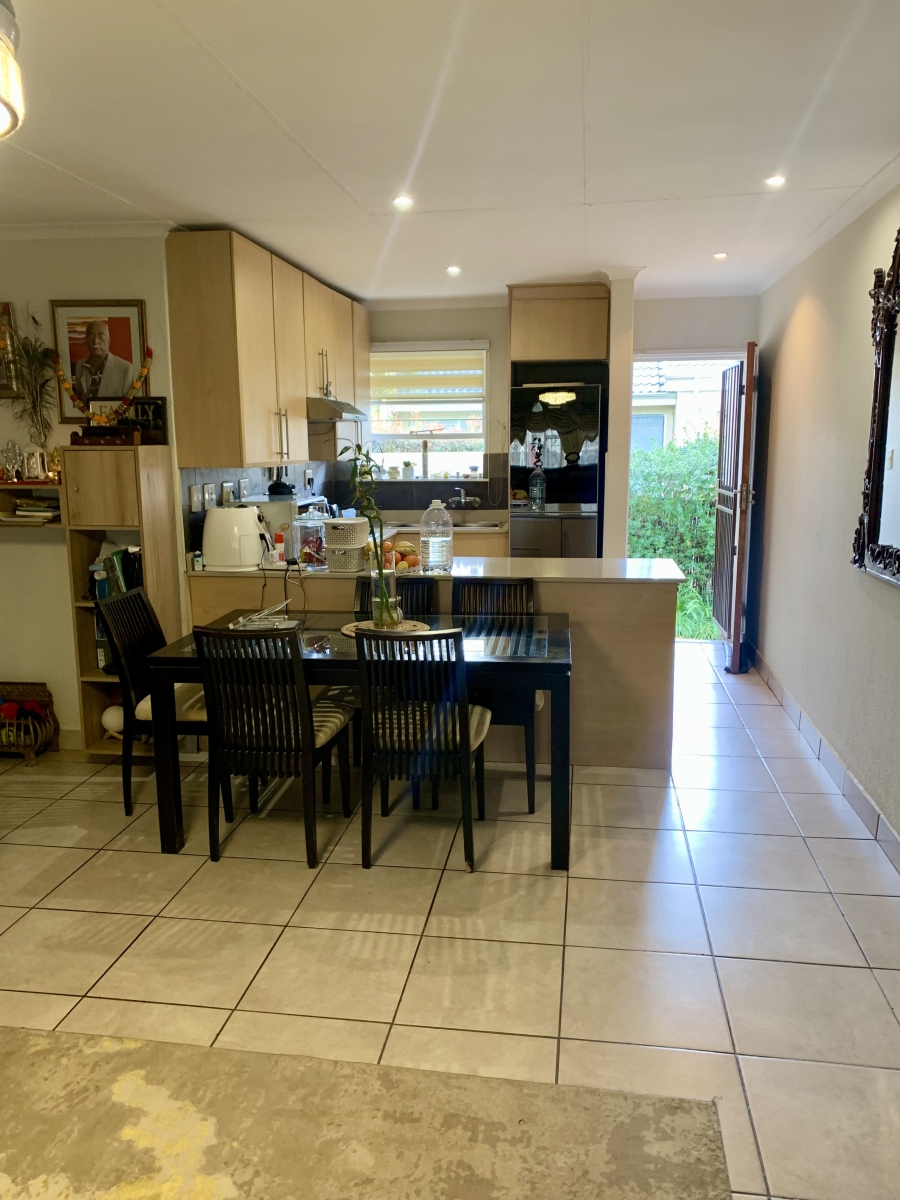 2 Bedroom Property for Sale in Fourways Gardens Gauteng