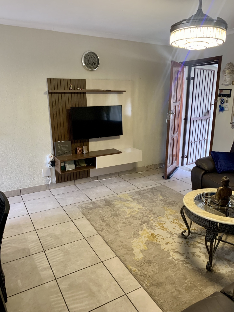 2 Bedroom Property for Sale in Fourways Gardens Gauteng