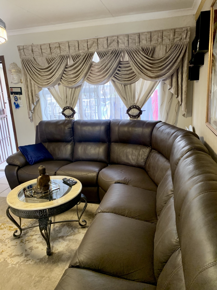 2 Bedroom Property for Sale in Fourways Gardens Gauteng