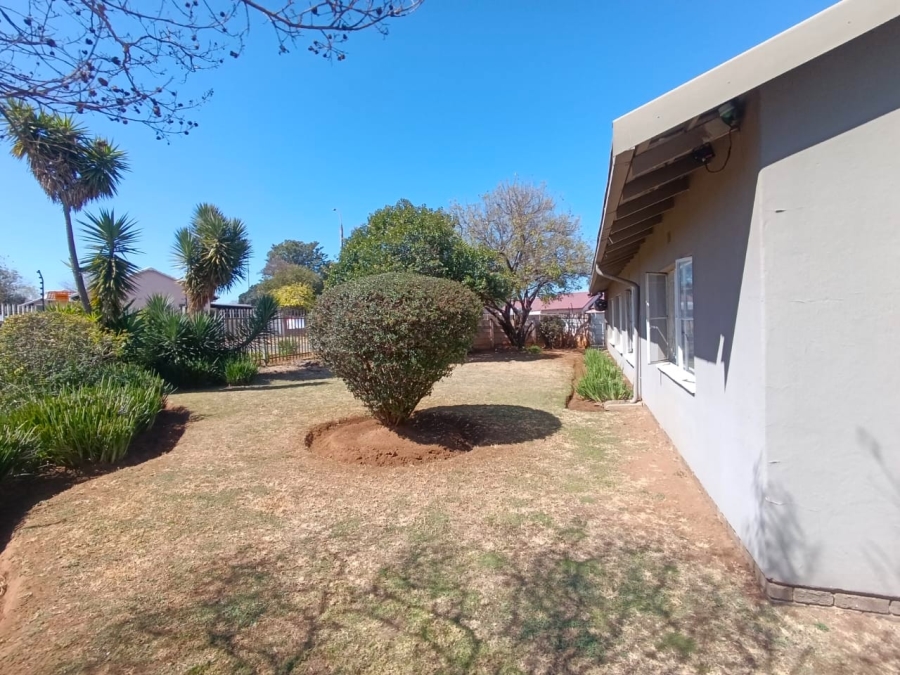 4 Bedroom Property for Sale in Verwoerdpark Gauteng
