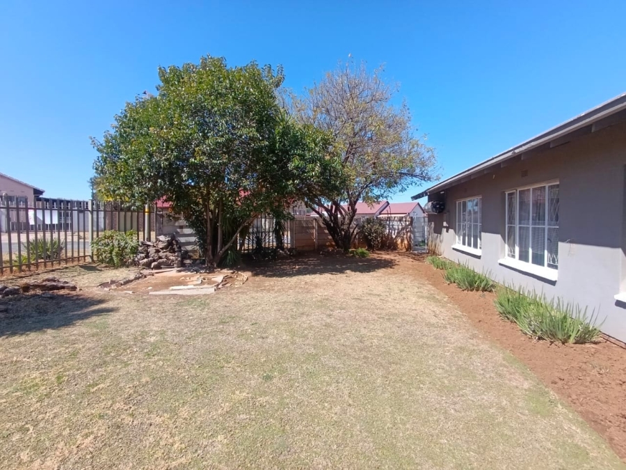 4 Bedroom Property for Sale in Verwoerdpark Gauteng