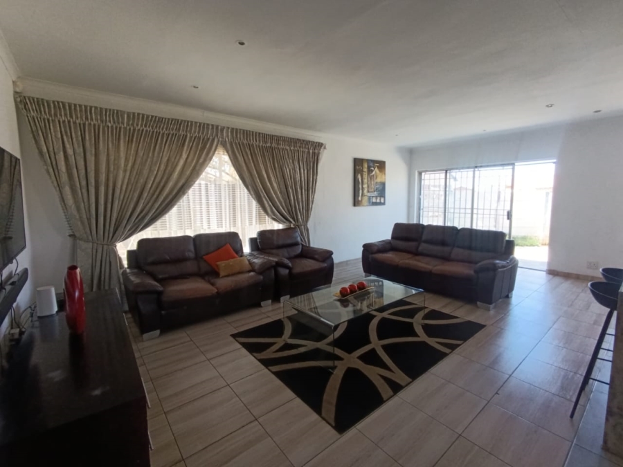 4 Bedroom Property for Sale in Verwoerdpark Gauteng