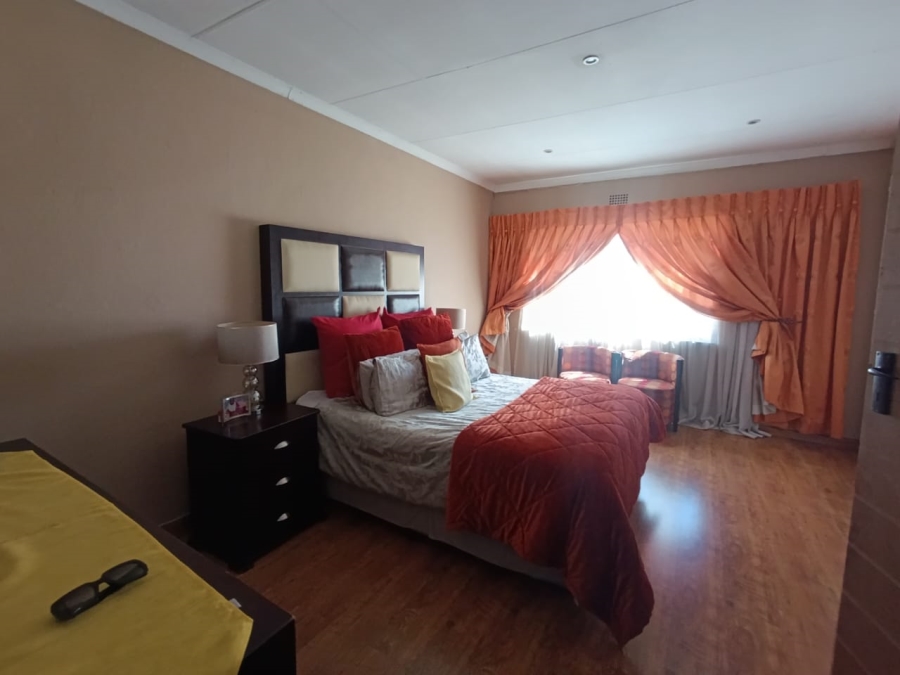 4 Bedroom Property for Sale in Verwoerdpark Gauteng