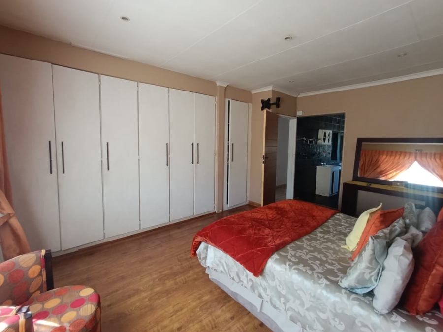 4 Bedroom Property for Sale in Verwoerdpark Gauteng